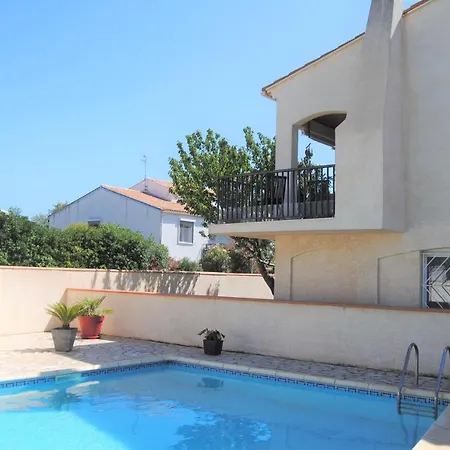 Avec Piscine Et Parking Prive