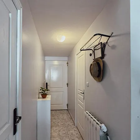 Avec Piscine Et Parking Privé *