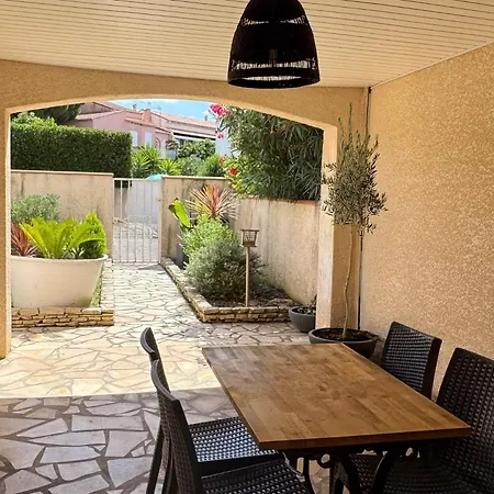 Avec Piscine Et Parking Privé